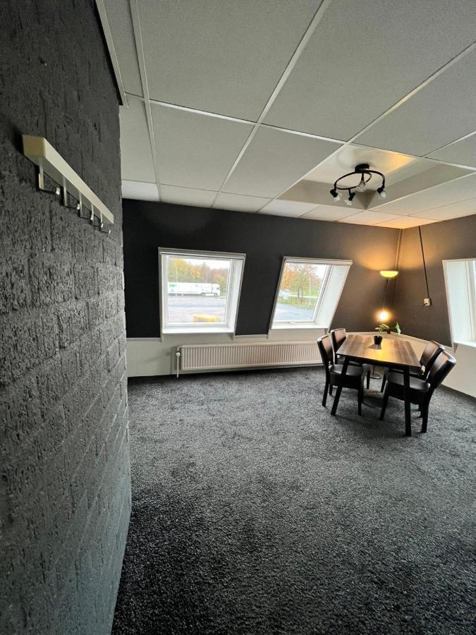 Hotel De Raket Rogat Екстериор снимка