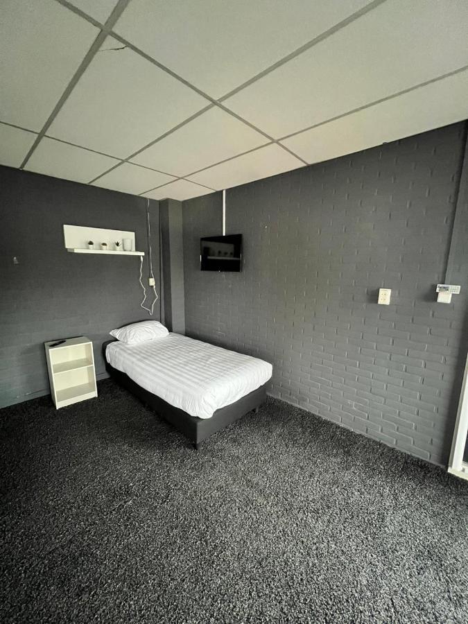 Hotel De Raket Rogat Екстериор снимка