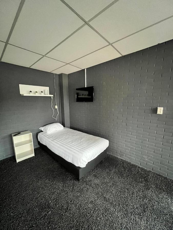 Hotel De Raket Rogat Екстериор снимка