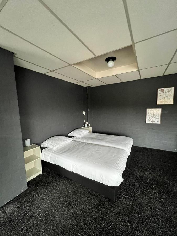 Hotel De Raket Rogat Екстериор снимка