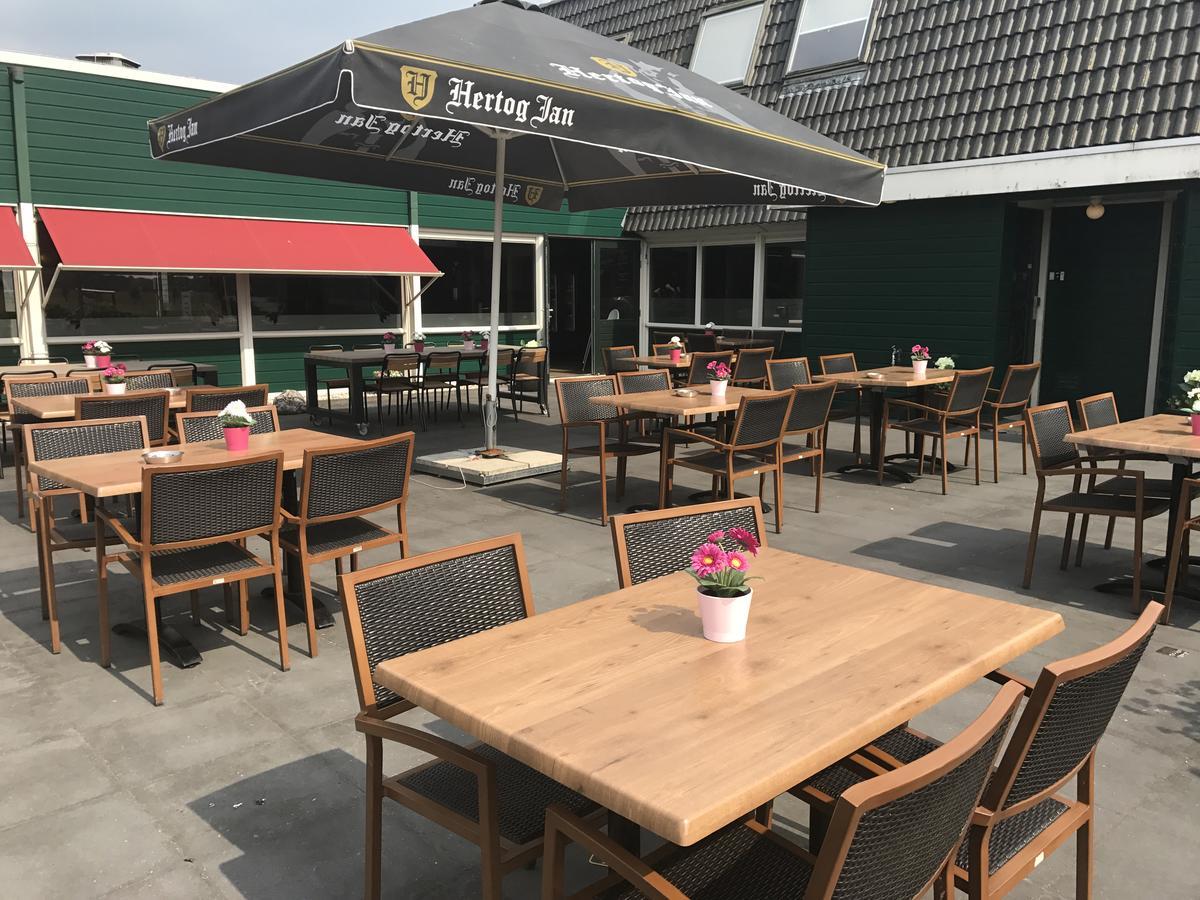 Hotel De Raket Rogat Екстериор снимка